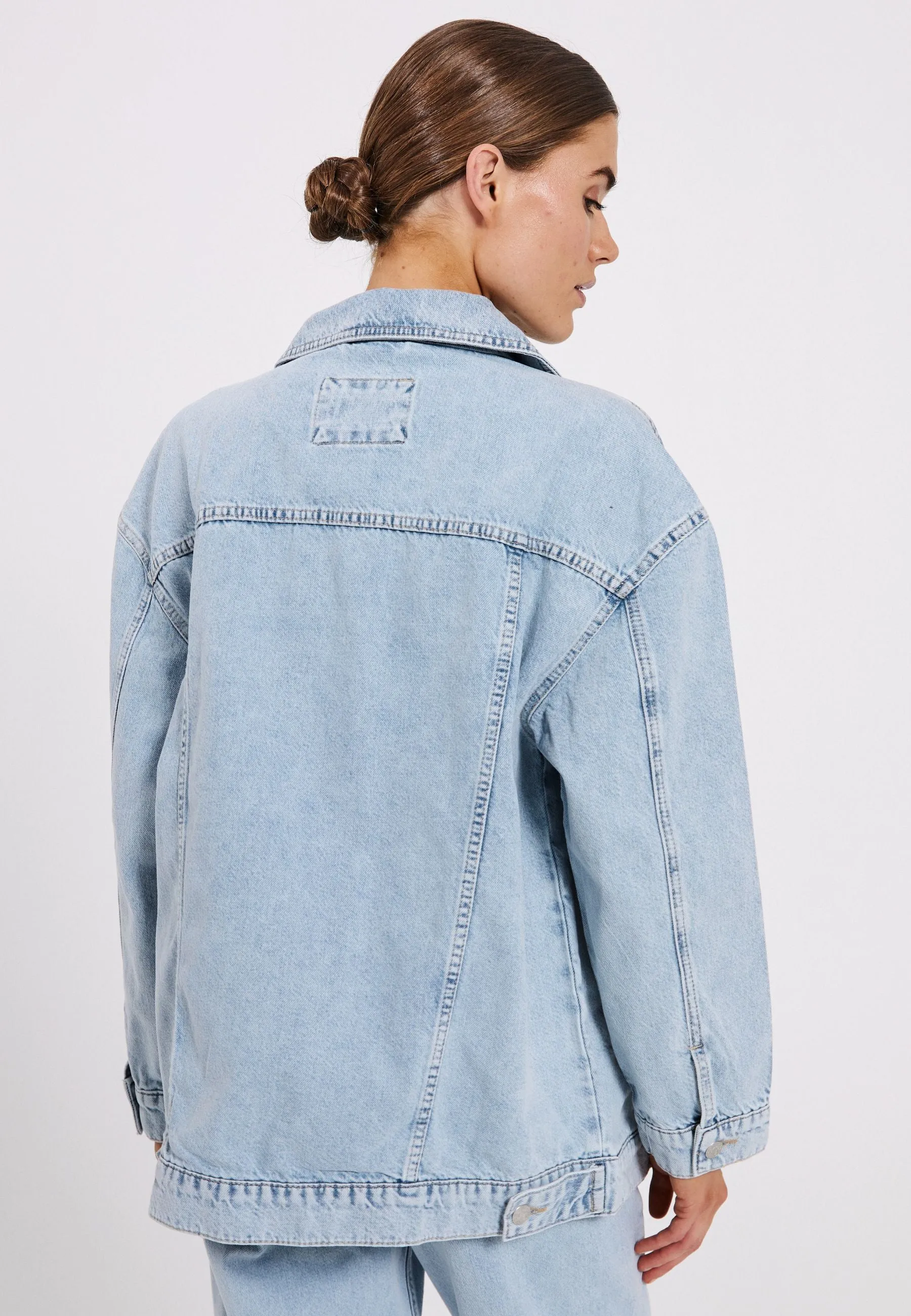 Larisa clean denim jacket - Blue light wash